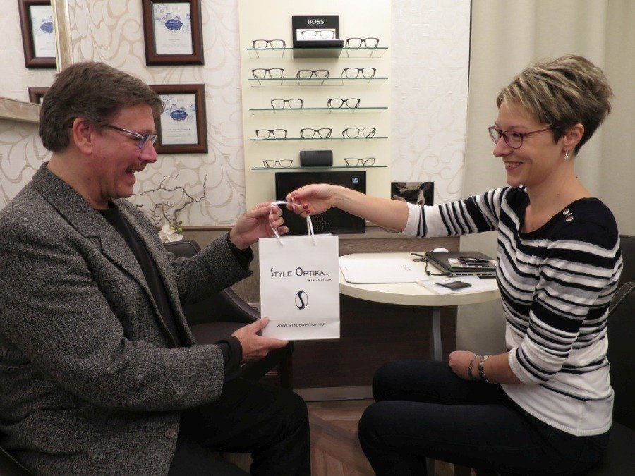 Kautzky Armand &uacute;j Varilux Xclusive 4D szem&uuml;vege - Style Optika Budapest - Varilux Mester Optika