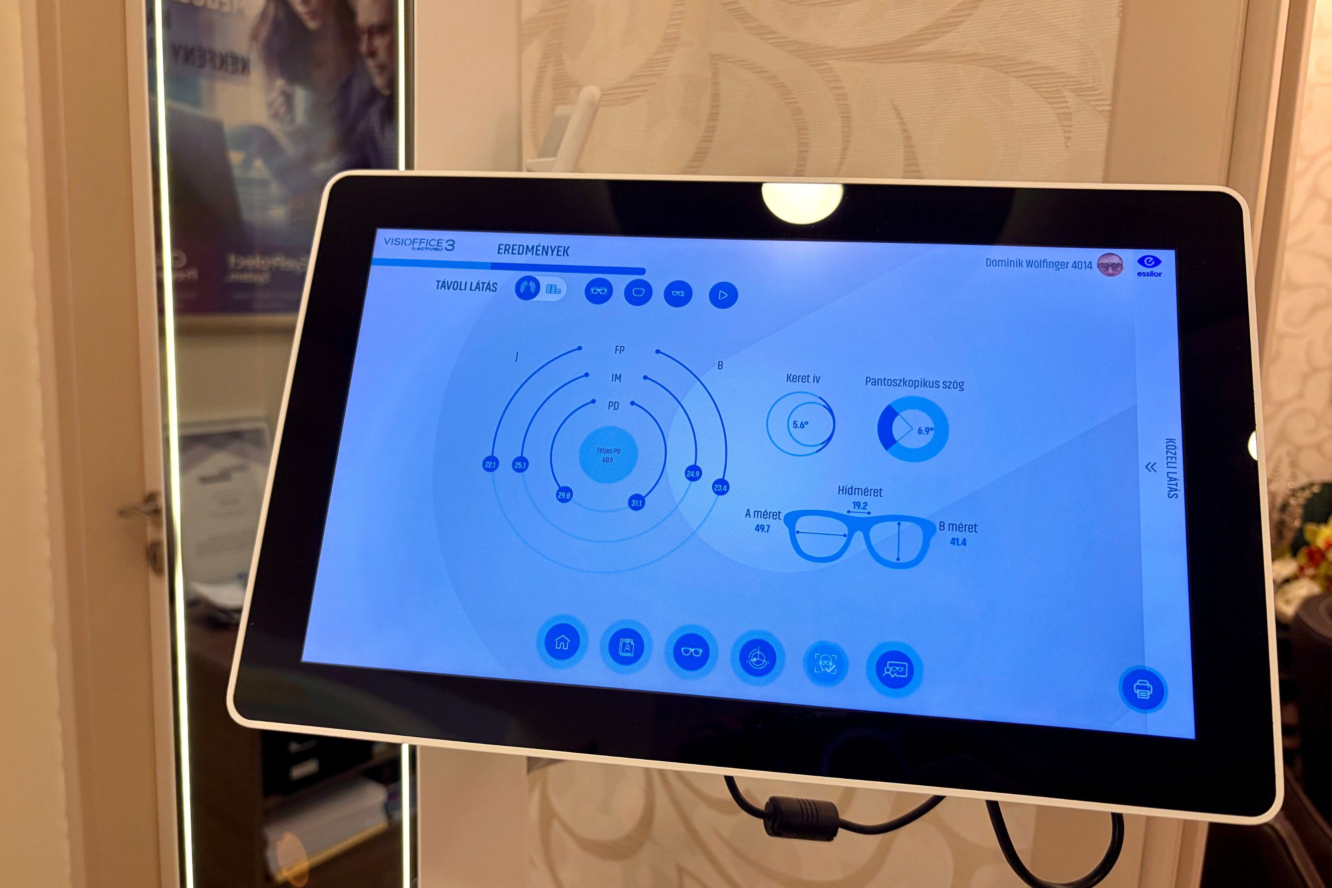 Szemüveglencse személyre szabása