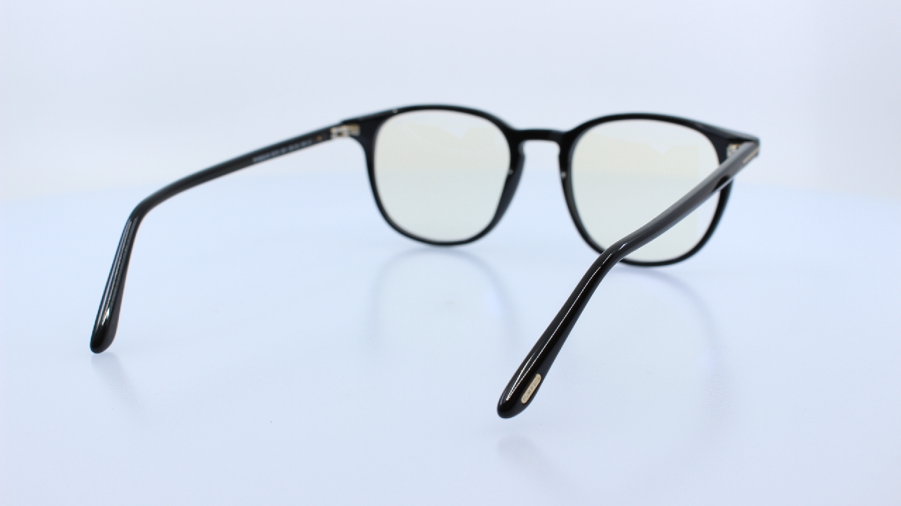 TOM FORD - FEKETE - 5832-B