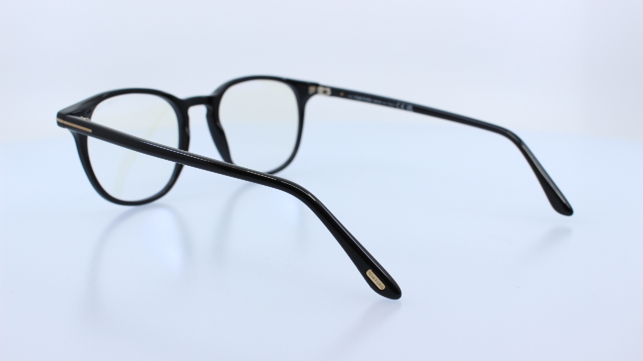 TOM FORD - FEKETE - 5832-B