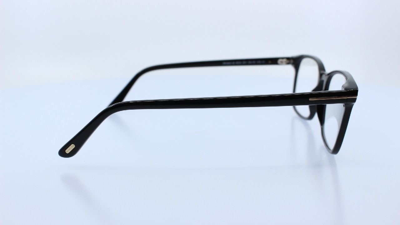 TOM FORD - FEKETE - 5831-B