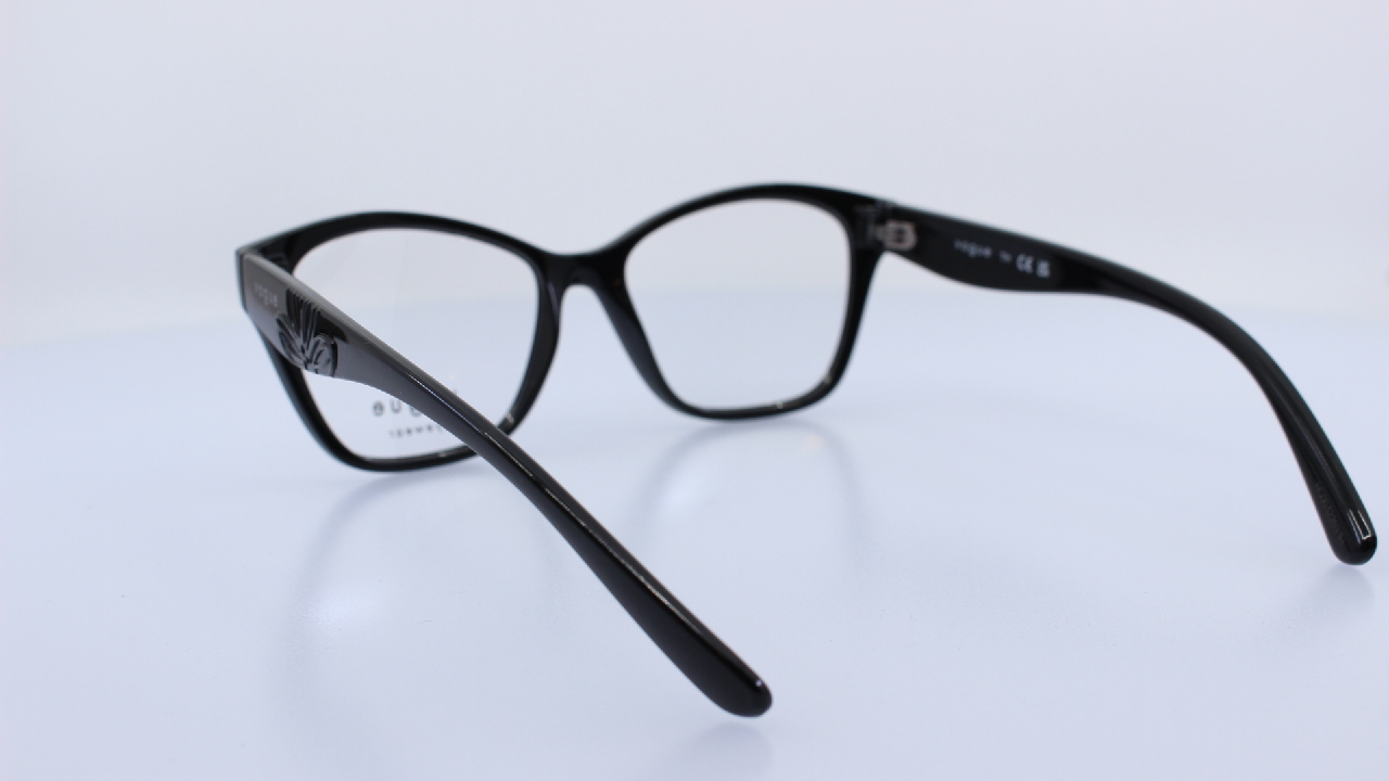 VOGUE - FEKETE - VO5628