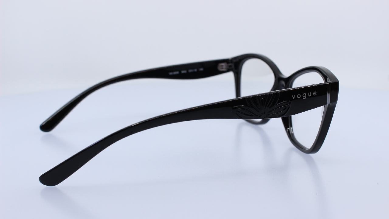 VOGUE - FEKETE - VO5628