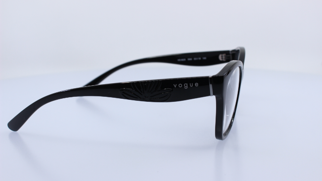 VOGUE - FEKETE - VO5628