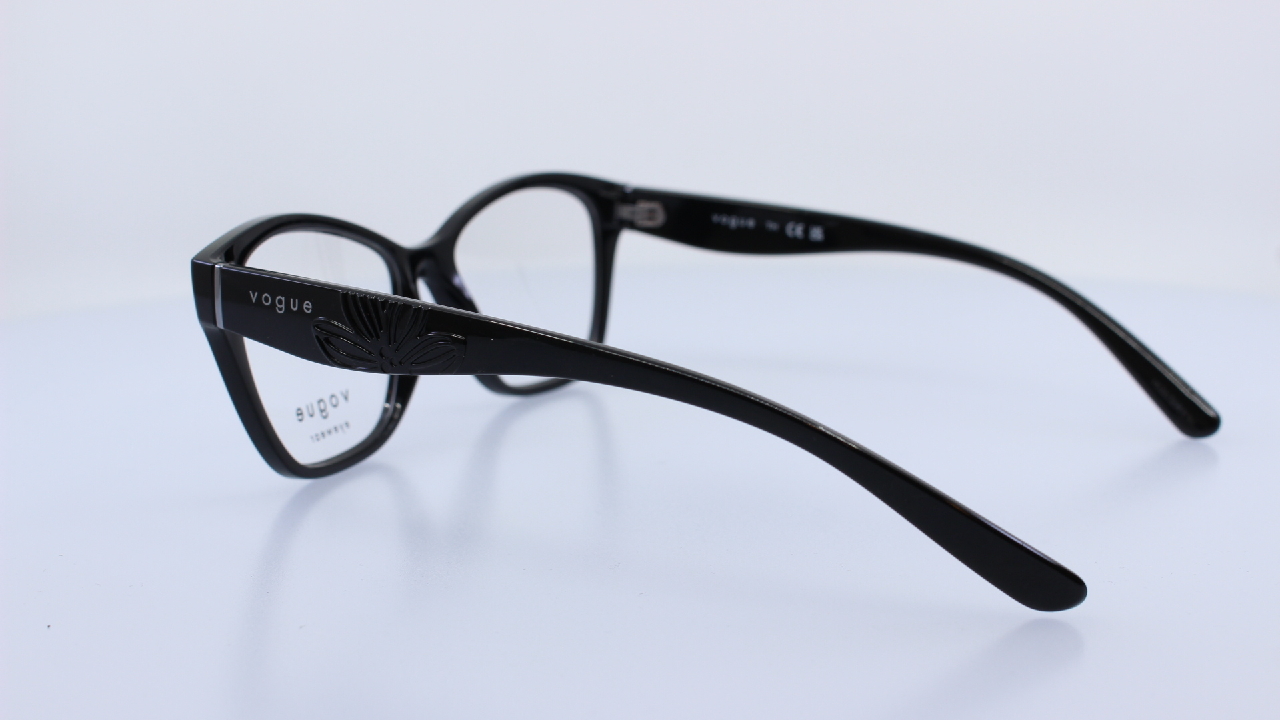 VOGUE - FEKETE - VO5628