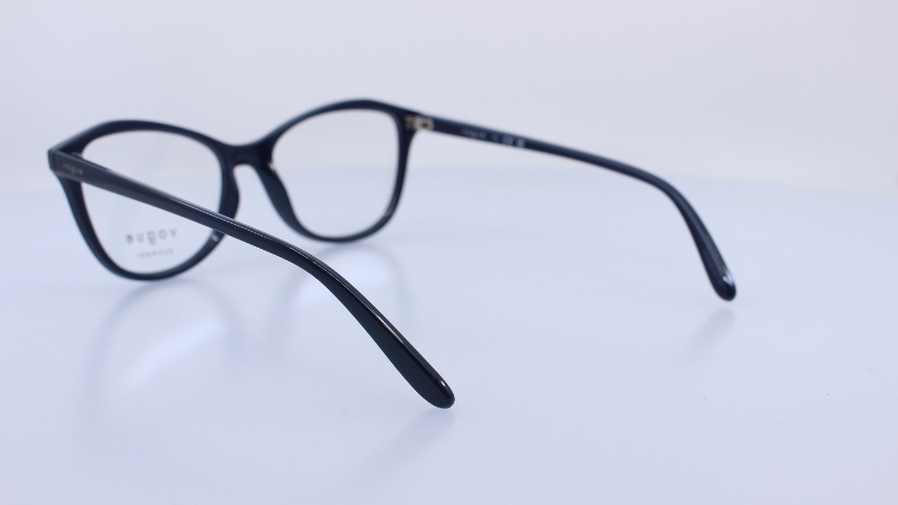 VOGUE - FEKETE - VO5668