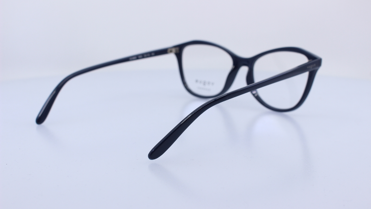 VOGUE - FEKETE - VO5668