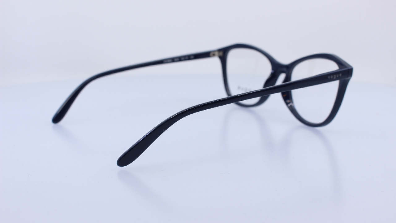 VOGUE - FEKETE - VO5668