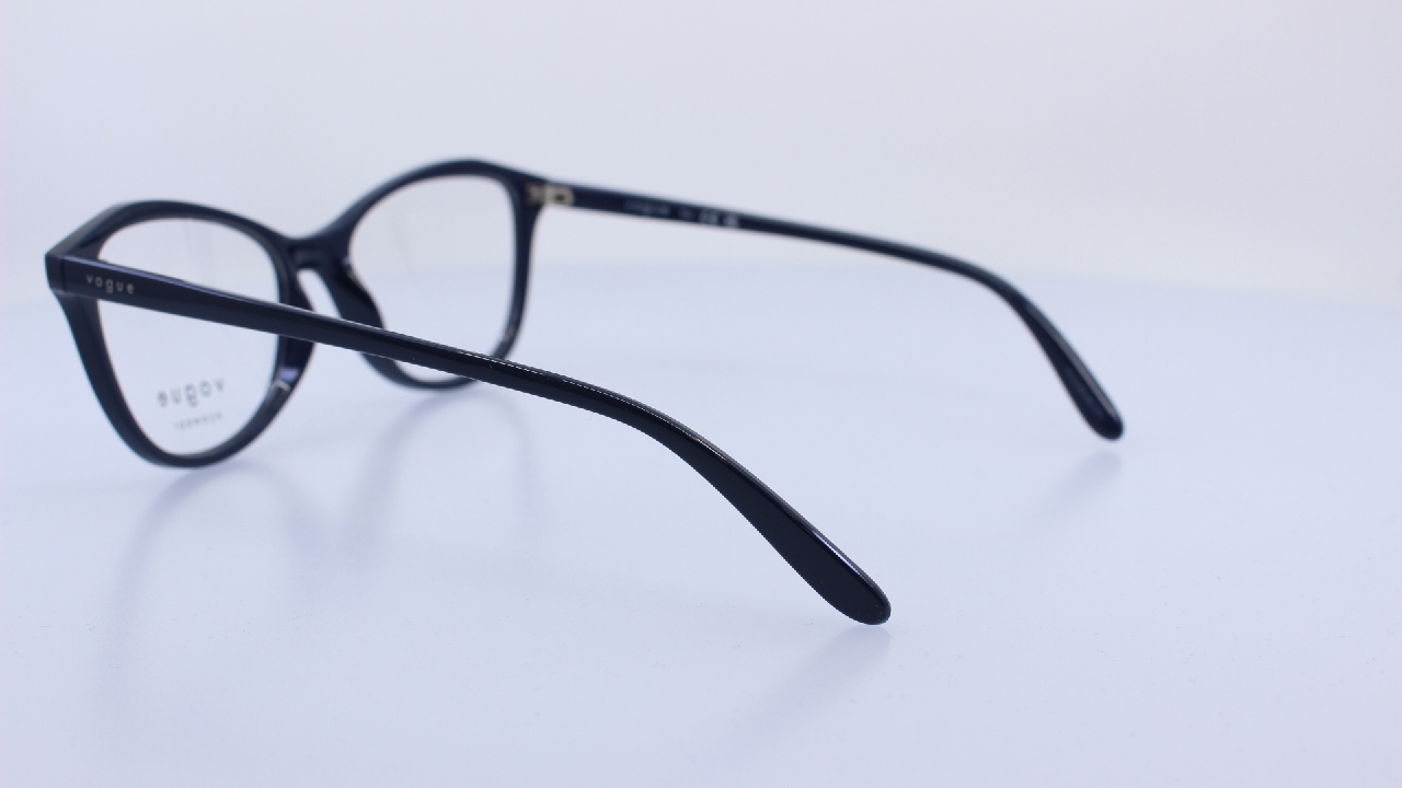 VOGUE - FEKETE - VO5668