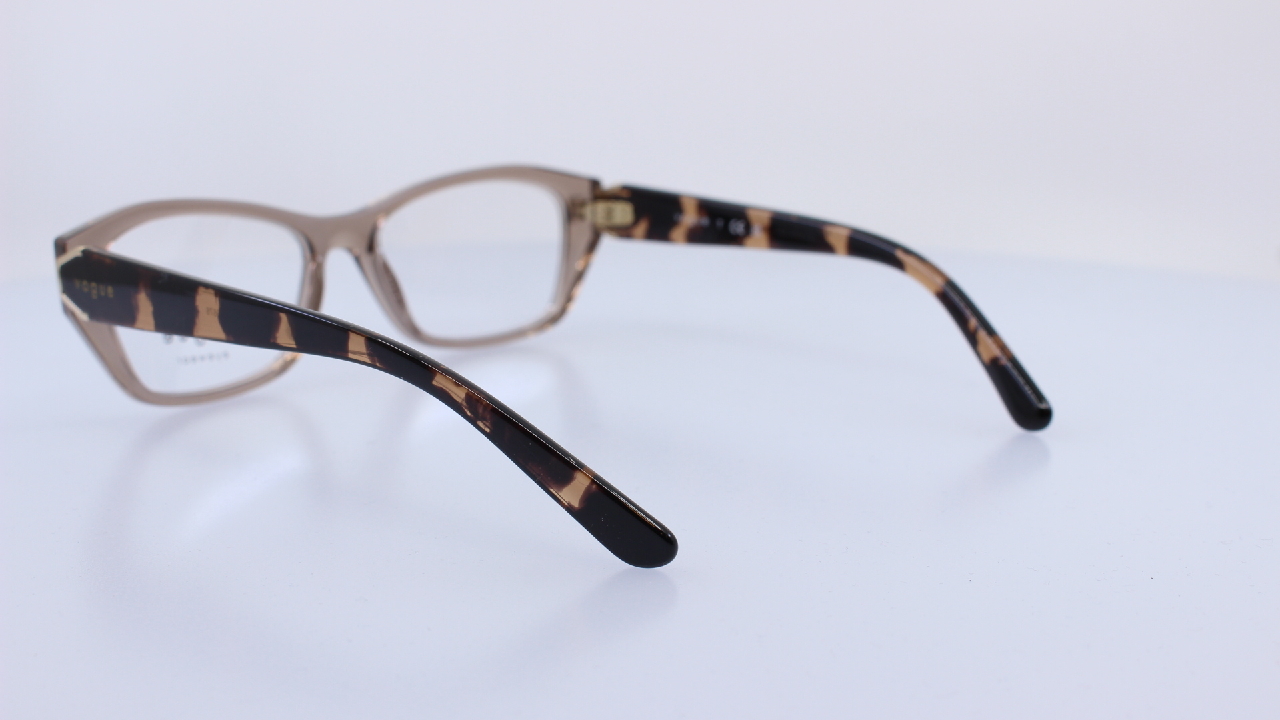 VOGUE - BARNA - VO5676