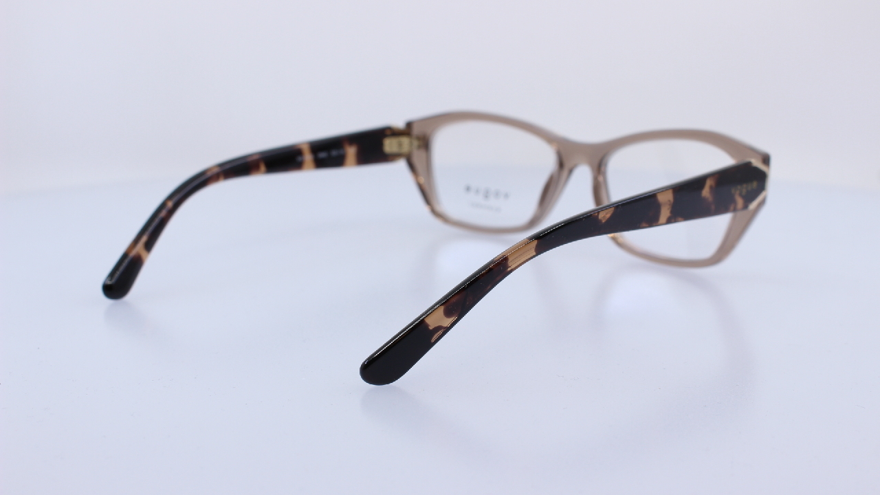 VOGUE - BARNA - VO5676