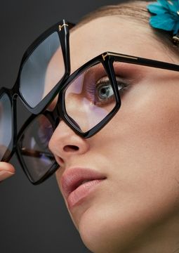 Szemüveget keres? Válogasson exkluzív márkáink közül és szemüveglencséjét kedvezményesen biztosítjuk Önnek!