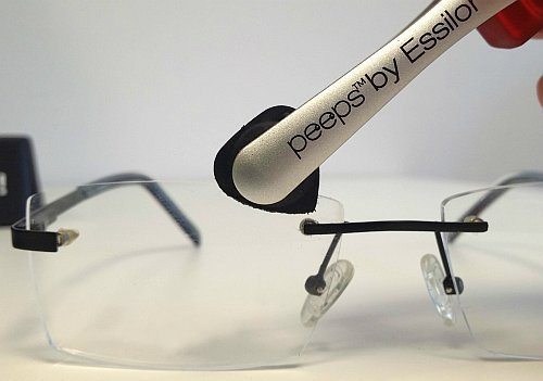 PEEPS professzionális szemüveg lencse tisztítás aktív szén technológiával. peeps aktív szén technológia